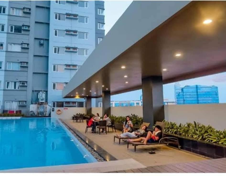 Nice Corner Ayala 1 Bedroom Condo At Heart Of Davao City With Hi Speed Wi Fi Internet מראה חיצוני תמונה